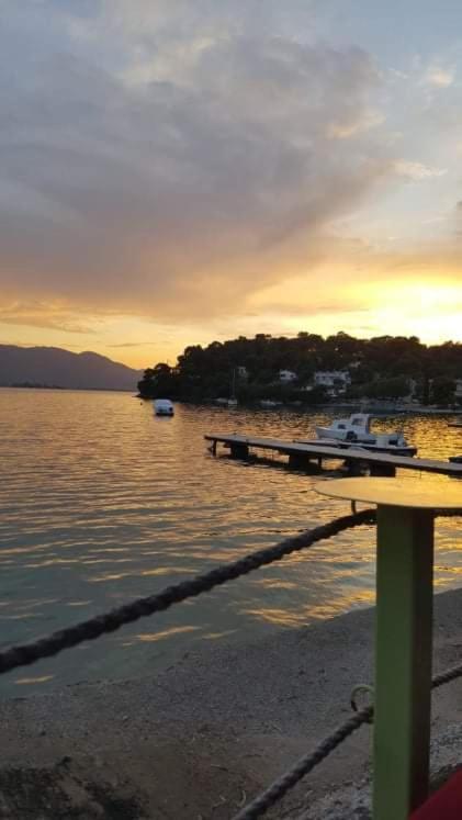 Apartamento Sunray Studio In Poros Poros Town Exterior foto
